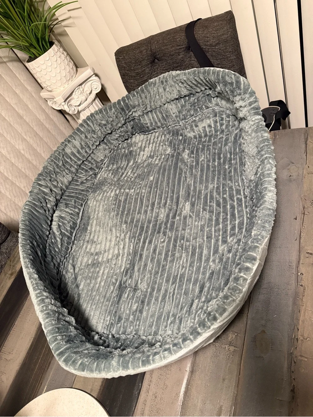 Plush Gray Pet Bed - Cozy Oval Lounger